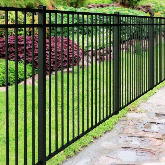Sleek Metal Fencing For Modern Homes