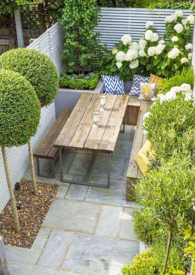 Urban Garden Dining Retreat