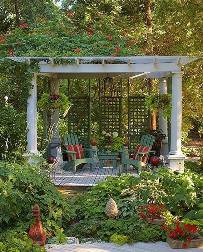 Wooden Lattice Garden Sanctuary Screen
