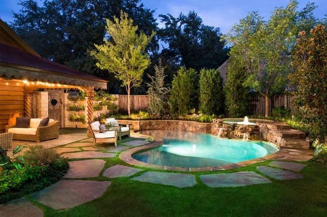 Flagstone Tiers Embrace Poolside Tranquility