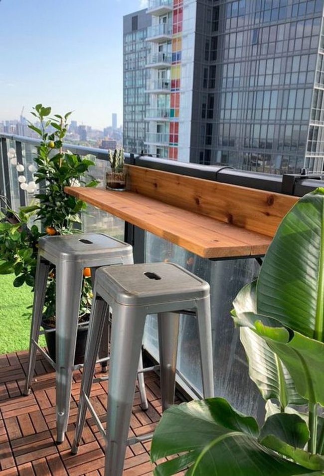 Green-Framed Intimate Balcony Bar