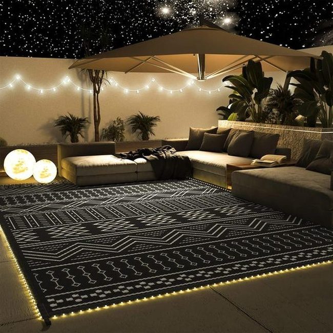 Geometric Rugs Define Modern Outdoor Living
