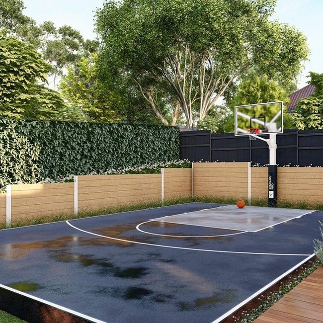 Green-Framed Classic Court Space