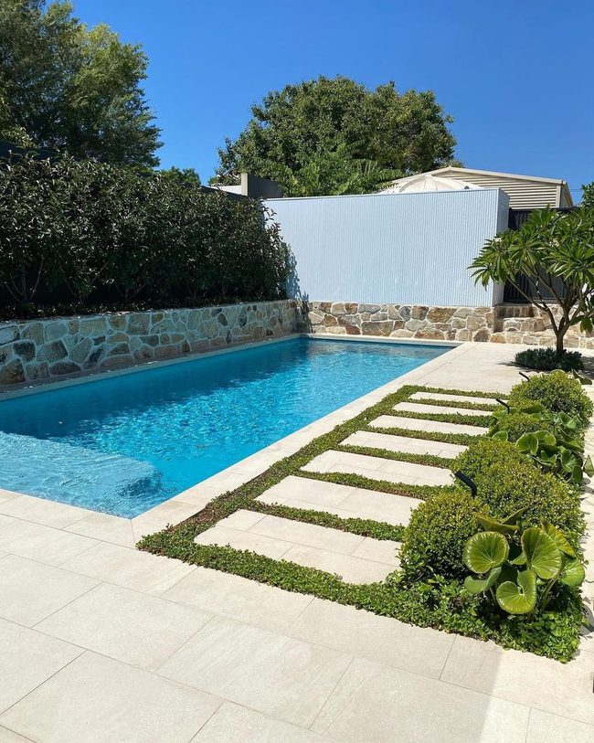 Stone And Glass Pool Boundary