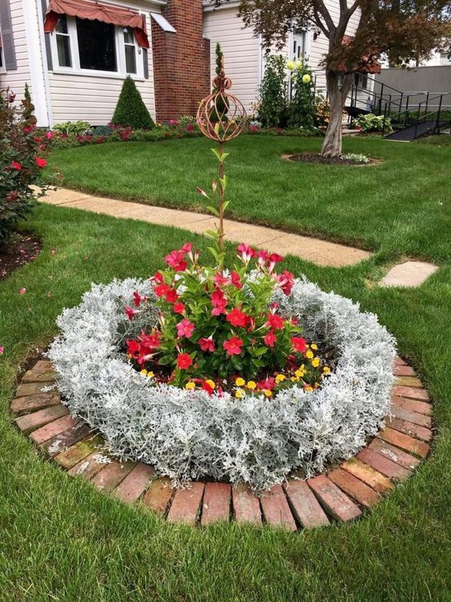 Scarlet Blooms Garden Circle