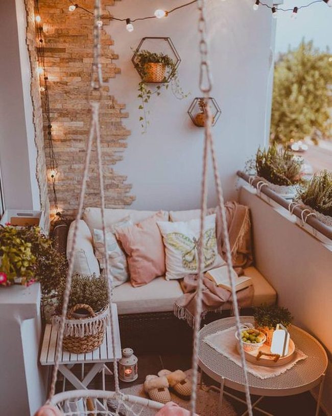 Potted Plants Define Urban Balcony Living