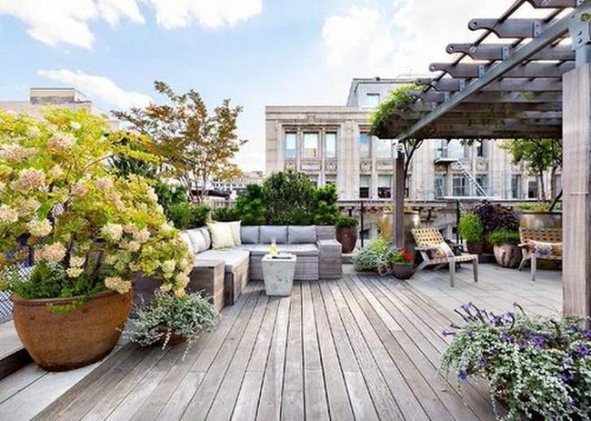 Giant Green Rooftop Statements