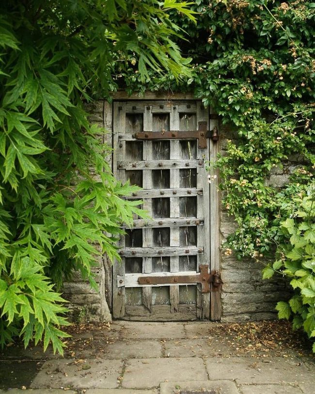 Weathered Wood Grid Gateway