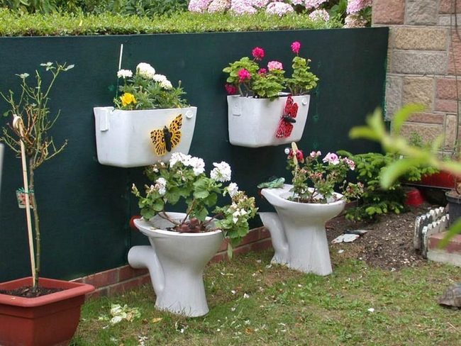 Blooming Toilets Transform Gardens