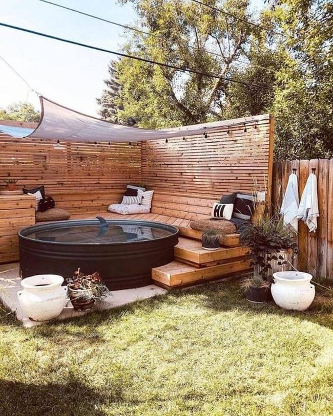 Wooden Nook With Black Soaking Tub