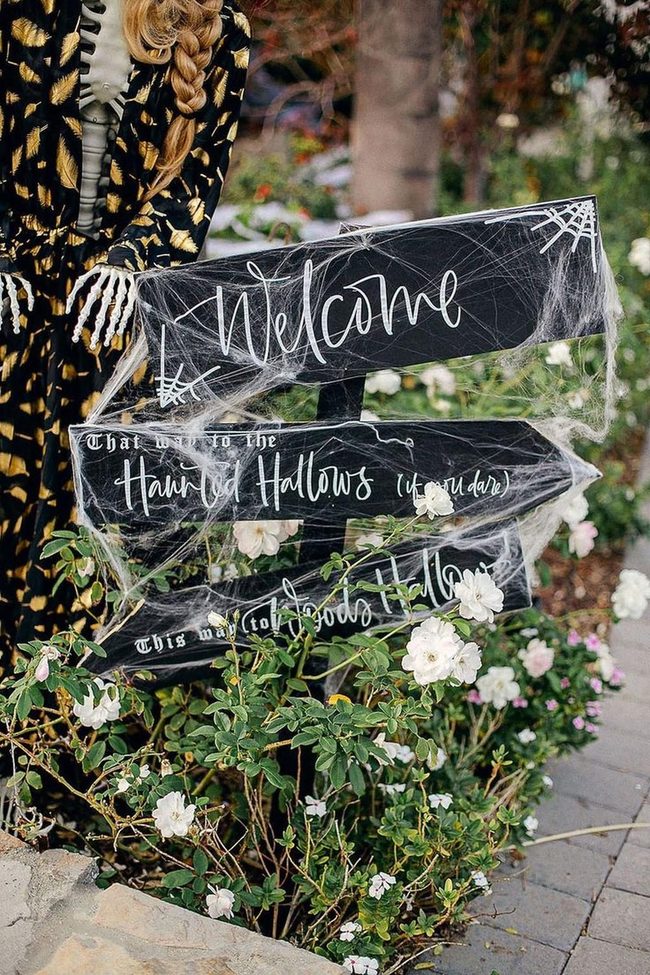 Black Wood Signs With Skeleton Centerpiece