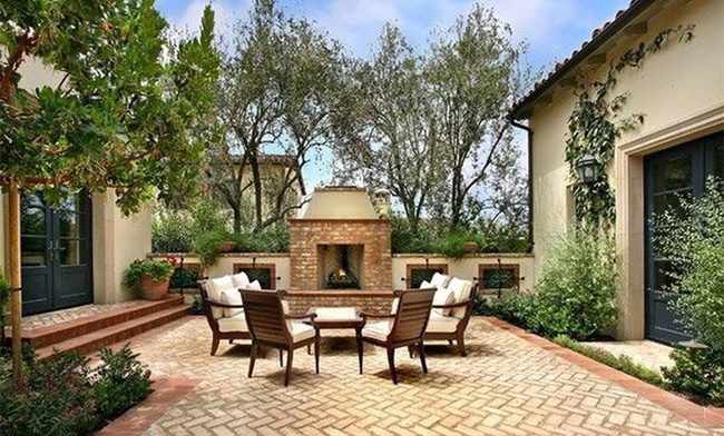 Geometric Paver Courtyard Pattern