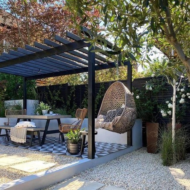 Pergola Shade With Hanging Seating