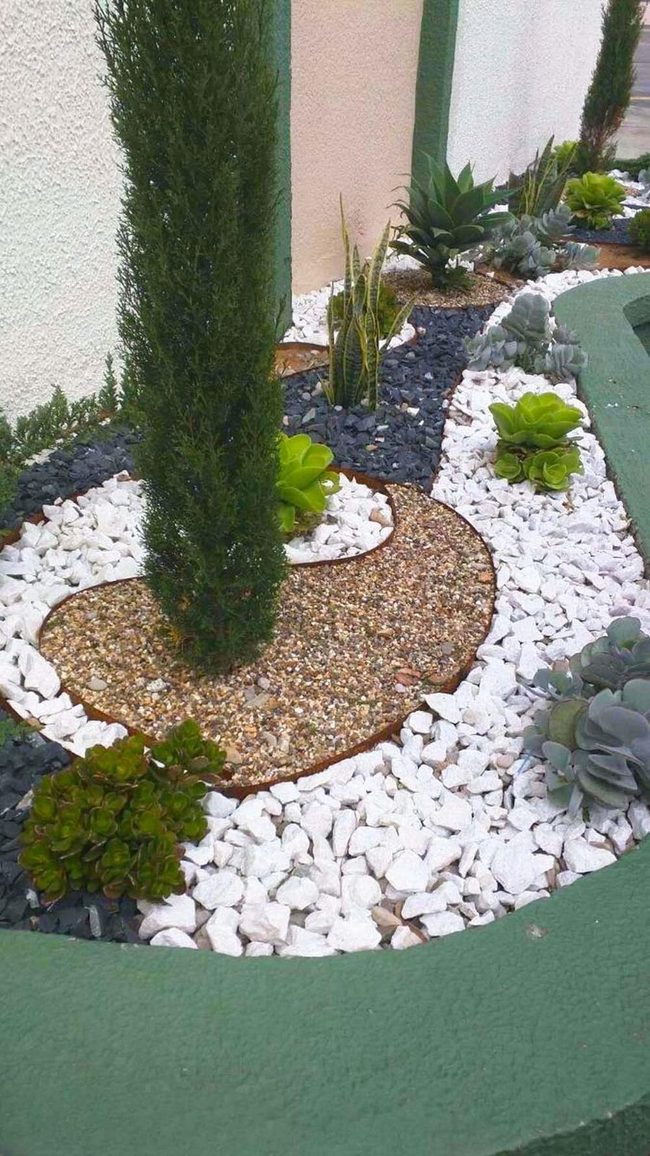 Bright Gravel Heart Garden Design