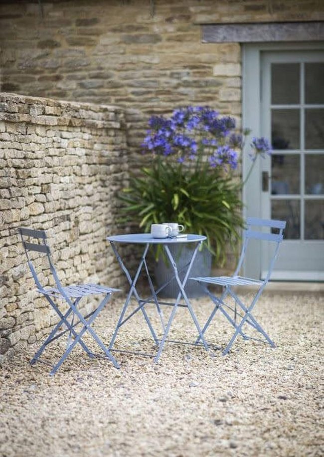 Soft Blue Walls Ease Tension