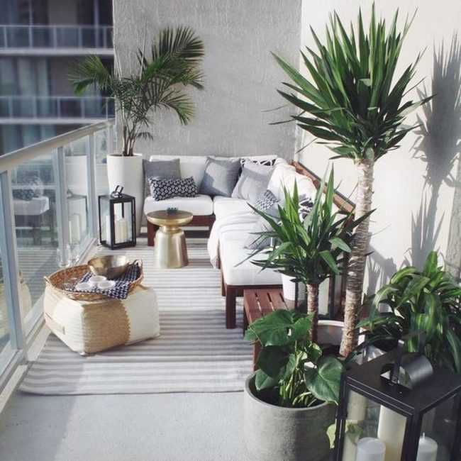 Green Balcony Retreat With Gold