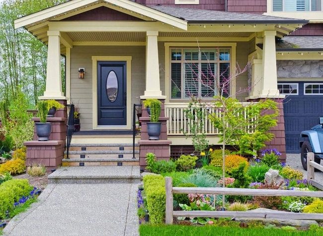 Low Fence Garden Entry Statement