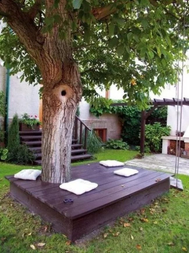 Tree Platform White Cushions Retreat