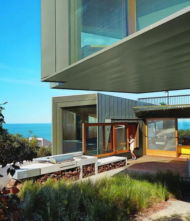 Glass And Ocean Horizon Living