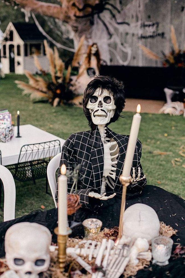 Skeleton Host In Checkered Black