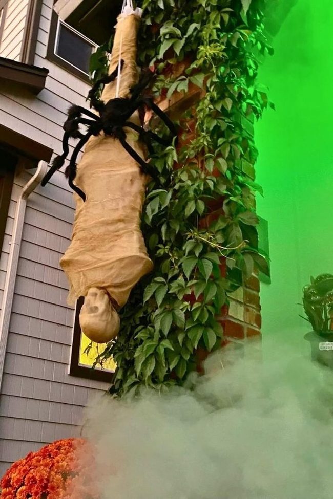 Diy Skulls Green-Lit Archway