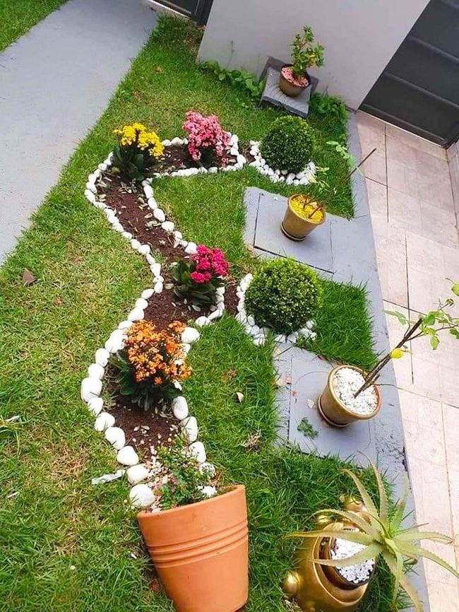 Curved Beds, Blooming Gold Accents
