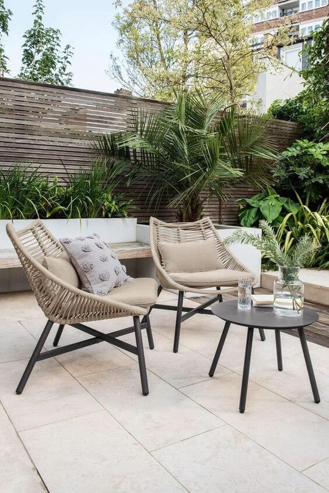 Zoned Outdoor Living For Gatherings