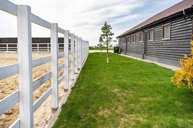 Horizontal Wood Beams For Horses