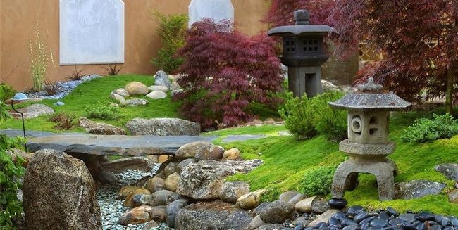 Smooth Stone Meets Textured Garden