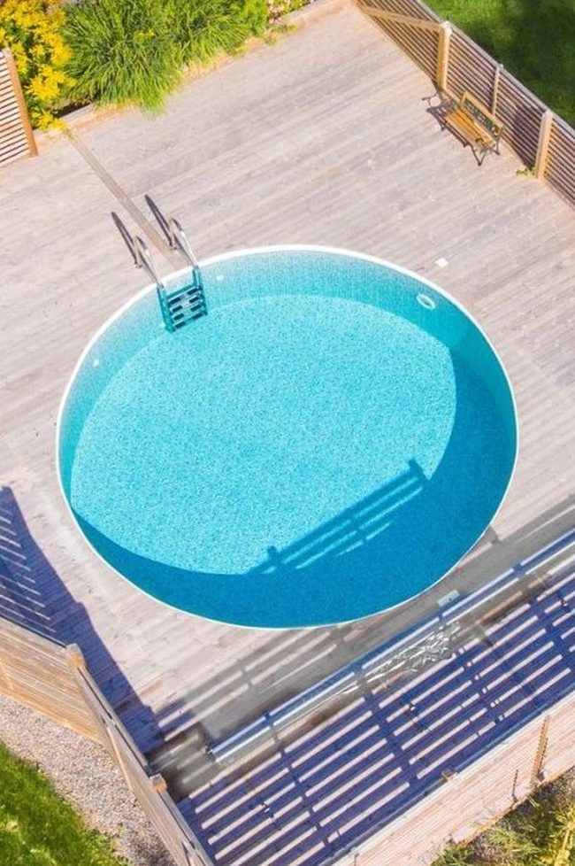 Crystal Blue Round Pool With Natural Wood
