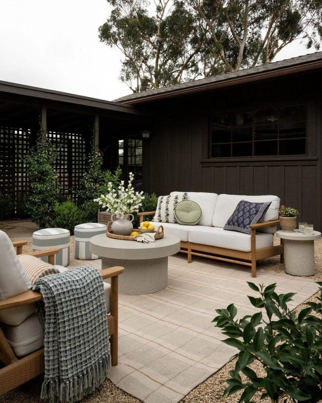 Green Wood Outdoor Living Space