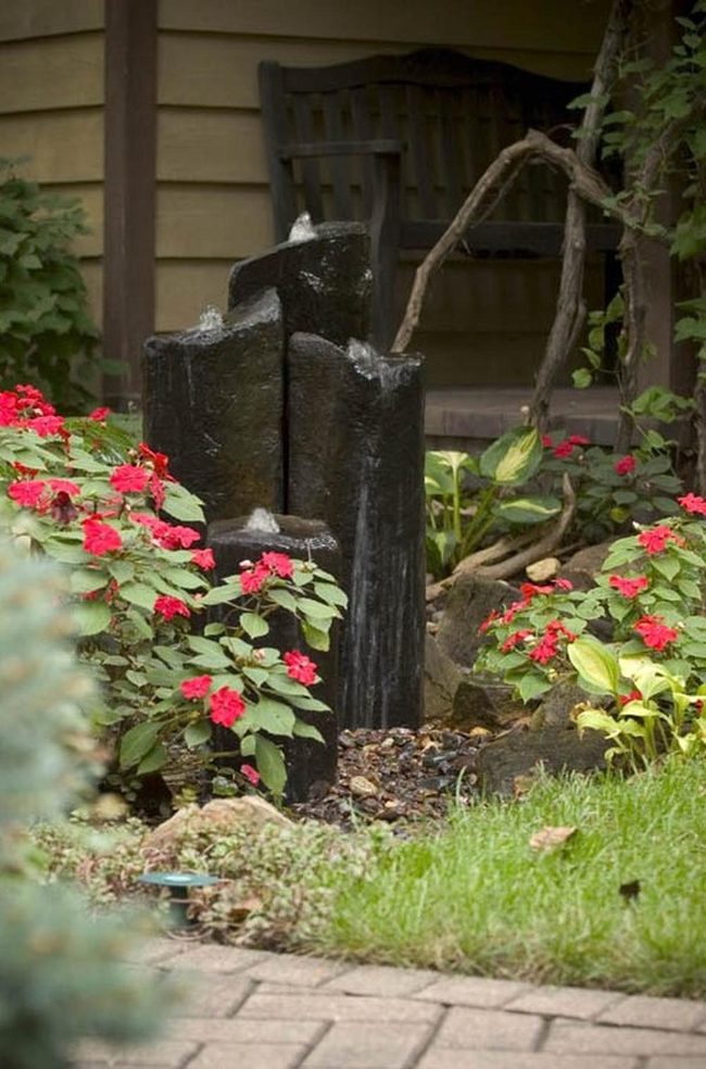Red Flowers Crown Dark Stone Fountain