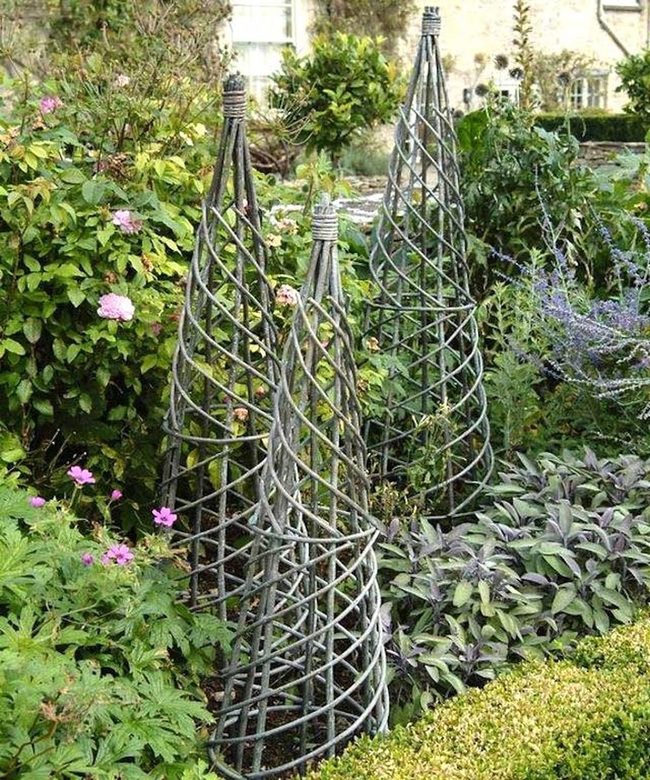 Cone-Shaped Garden Light And Airflow