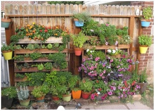 Cascading Green Wooden Wall Garden