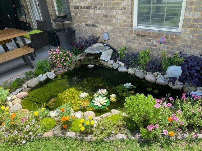 Flowing Water Creates Backyard Retreat