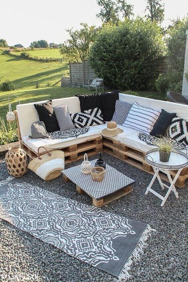 Woven Cushions Meet Natural Stone