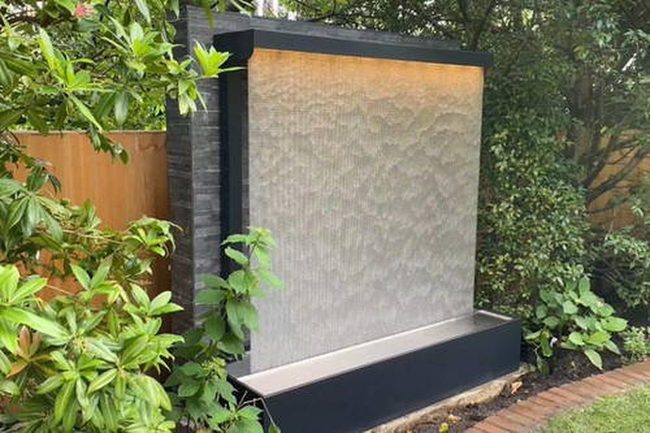 Vertical Water Cascades For Landscapes