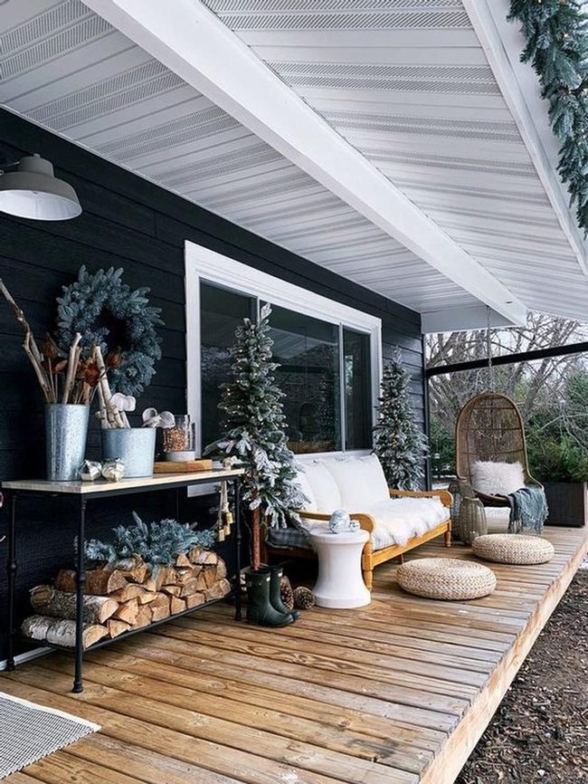 Dark Walls, White Cushions, Winter