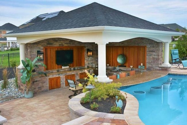 Poolside Bar Paradise