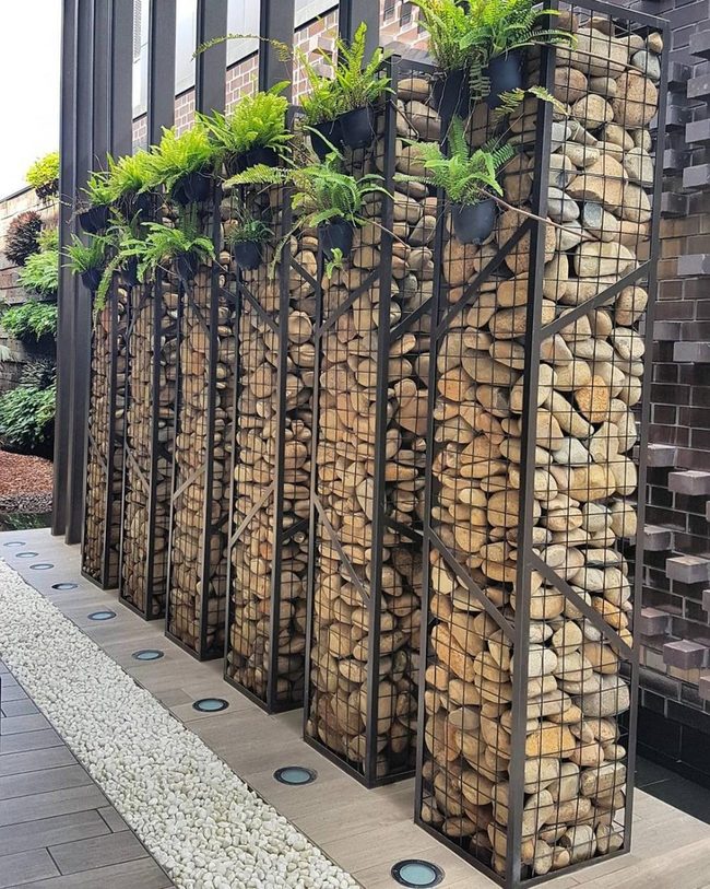 Steel Mesh Columns Transform Gardens