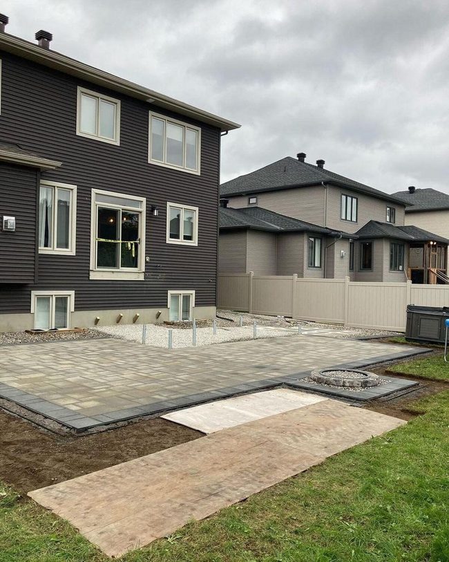 Grey Pavers Black Border Statement