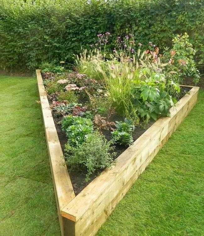 Geometric Garden Beds Year-Round