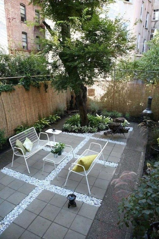 Stacked Pallet Seating Zones