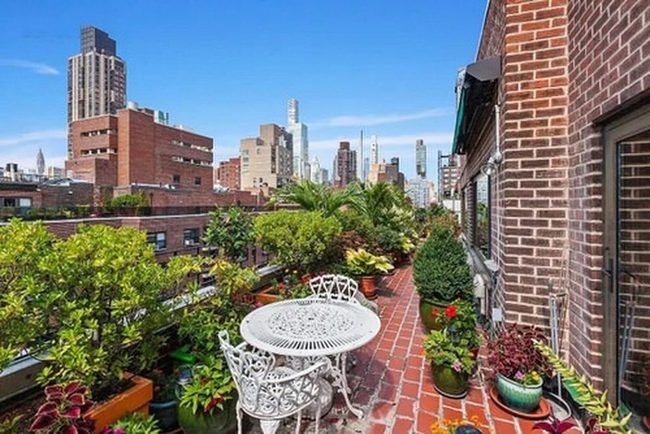 Vertical Jungle Transforms Tiny Balconies