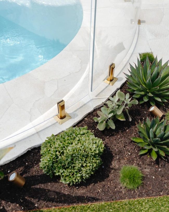 Curved Glass, Natural Flow