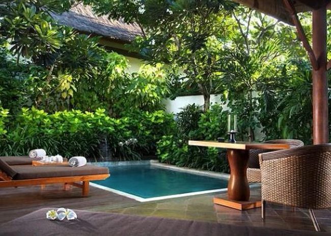 Compact Courtyard Pool Oasis
