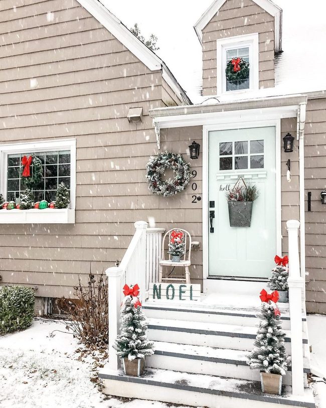 Red Bows Winter Entrance