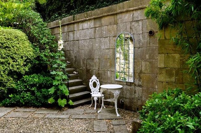 Stone Walls Meet Living Green