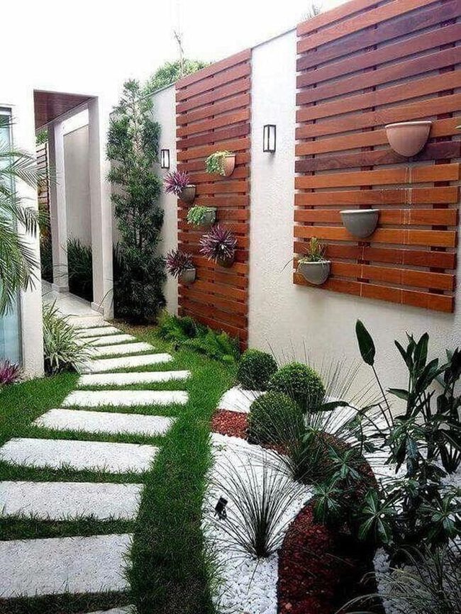 Modern Garden With Hanging Green Walls