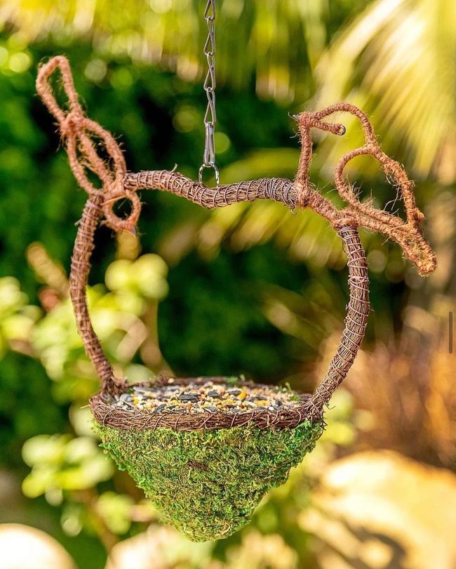 Heart-Shaped Wire Moss Feeder